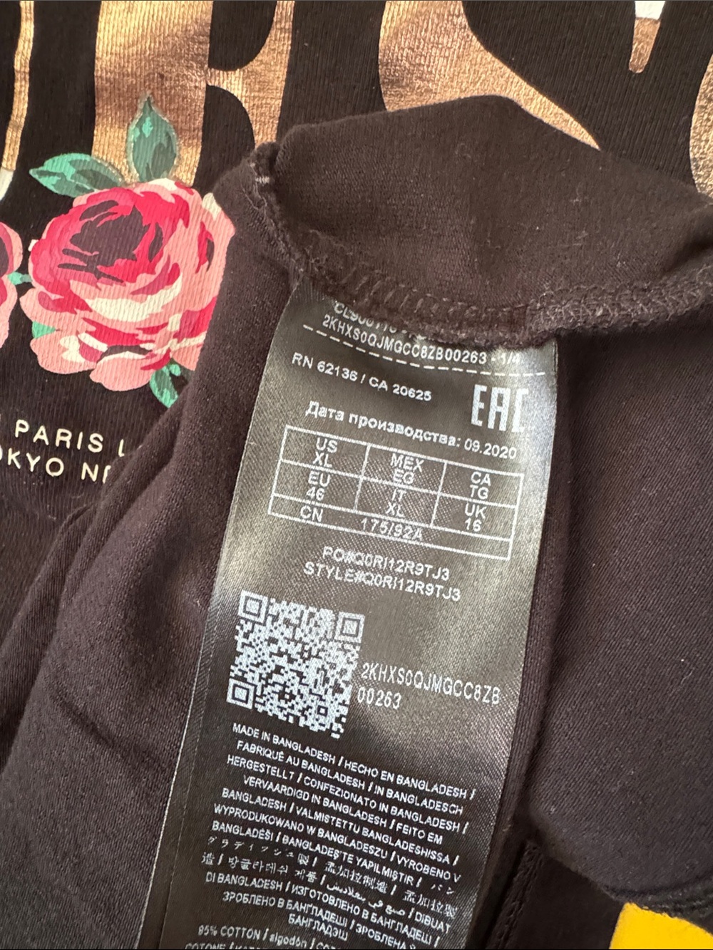 Guess Black Short-Sleeve Logo Tee with Rose Detail - Picture 3 of 3